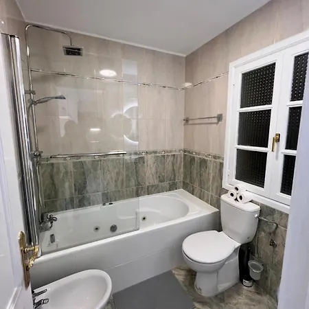 Bright And Quiet Windsor Park Апартаменты *